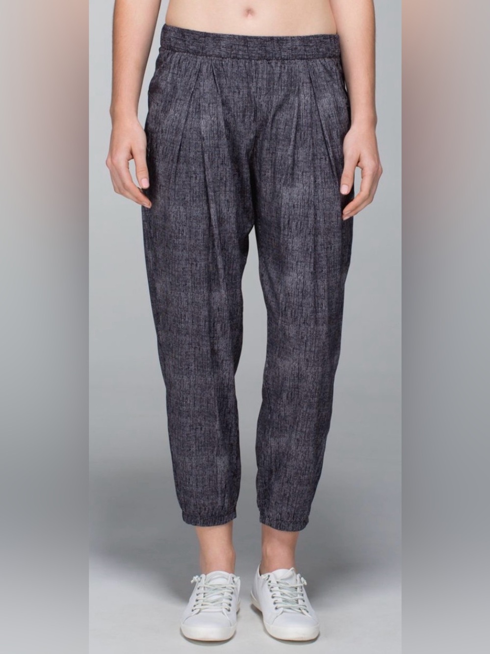 Lululemon Rollin with my Omies Jogger Pant, sz 4